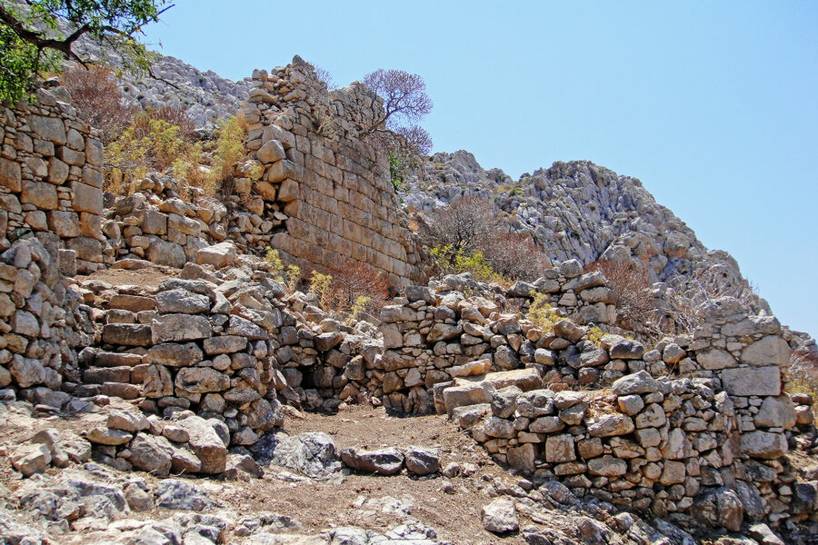 Ο αρχαίος αναλημματικός τοίχος